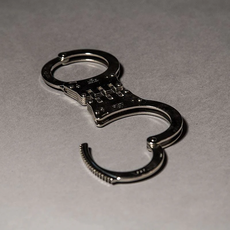 TCH (UK) 810 Hinged Steel Handcuff - Image 2